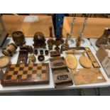 A LARGE COLLECTION OF TREEN AND WOODEN ITEMS TO INCLUDE A CHESS BOARD, LETTER RACK, CANDLE STICKS,