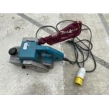 A MAKITA 9401 110 VOLT BELT SANDER - IN WORKING ORDER