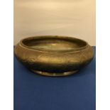 AN EARLY 20TH CENTURY CHINESE BRONZE DISH/SENSOR WITH SIX SYMBOL CHARACTER MARK TO UNDERSIDE, 14CM