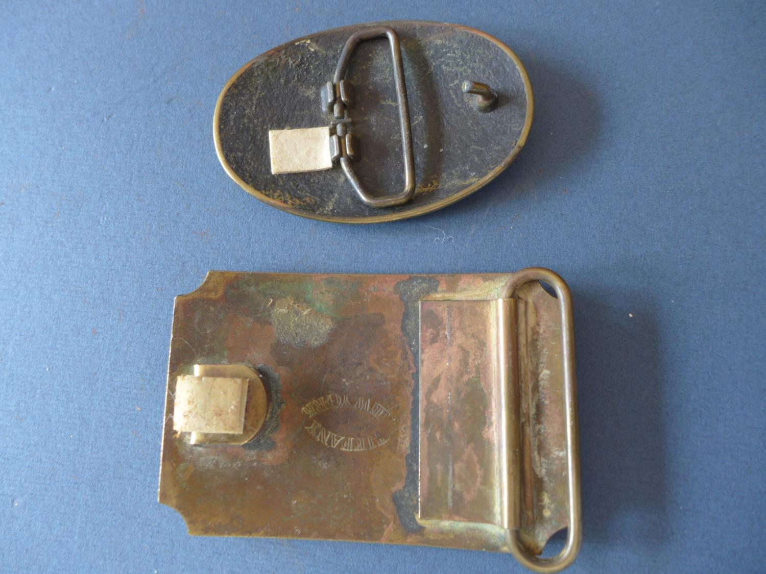 A WELLS FARGO BELT BUCKLE, MARKED TIFFANY, NEW YORK AND A LEVI'S BELT BUCKLE - Image 2 of 4