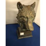 AN IMPRESSIVE CAST STONE WOLF BUST WITH BRONZE EFFECT 38 CM TALL