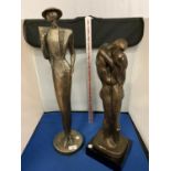 TWO RESIN FIGURES TO INCLUDE A LOVING COUPLE AND AN ART DECO STYLE LADY