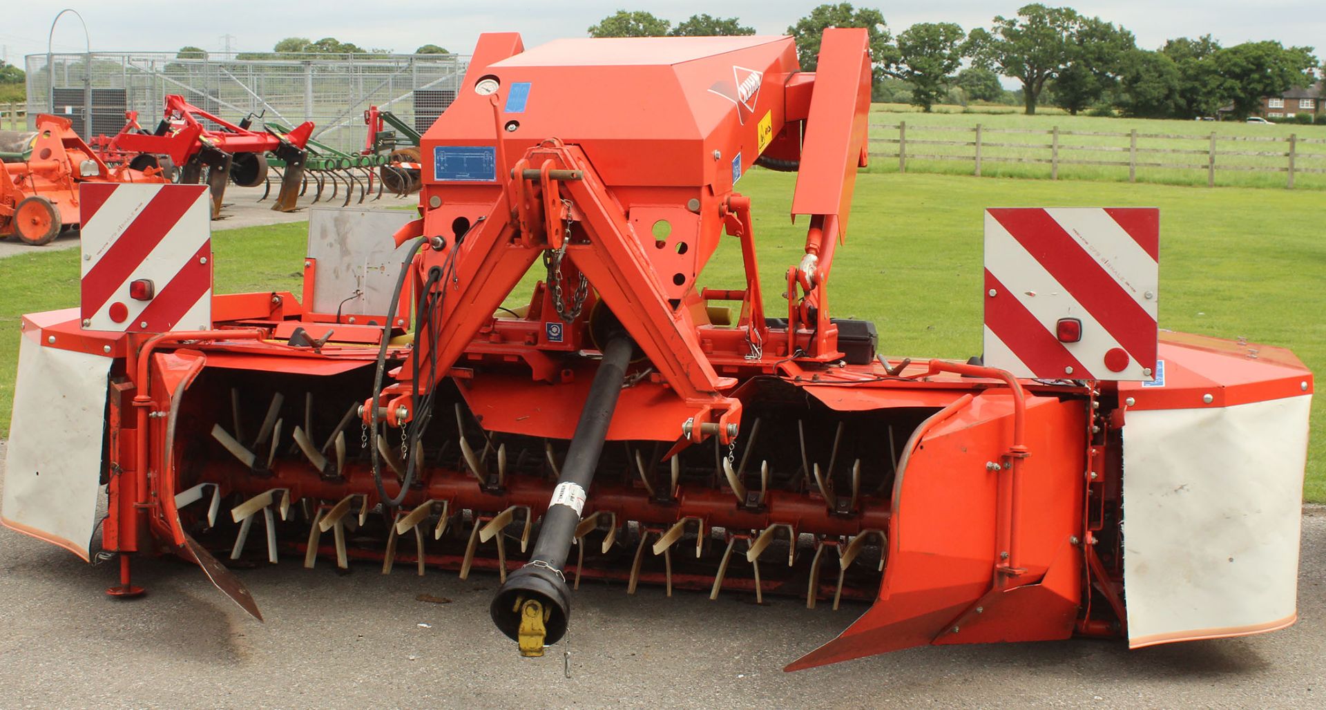 A 2010 10 FEET KUHN FC313F REAR MOWER CONDITIONER WITH INSTRUCTION BOOK/MANUAL - Image 2 of 2