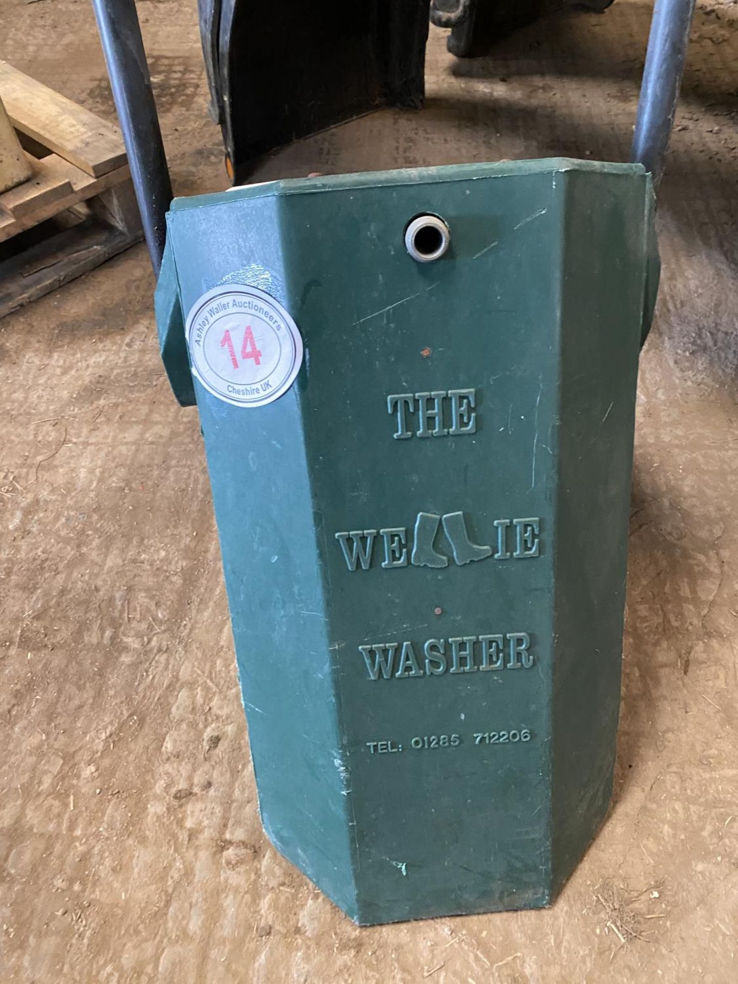 WELLINGTON BOOT WASHER - LITTLE USED