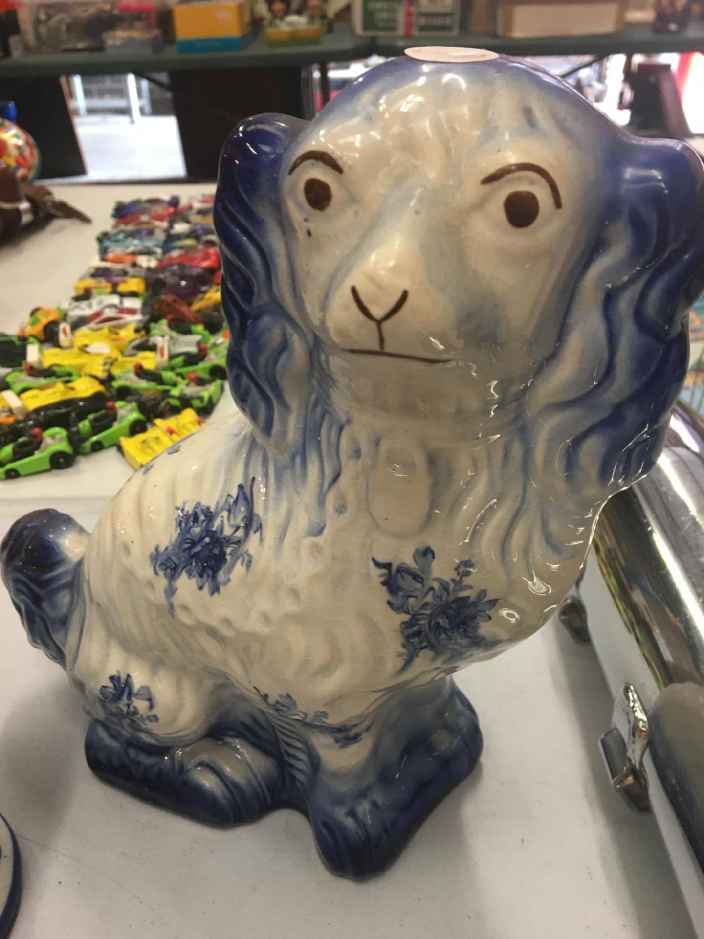 A BLUE AND WHITE VASE AND A STAFFORDSHIRE STYLE DOG - Image 3 of 6