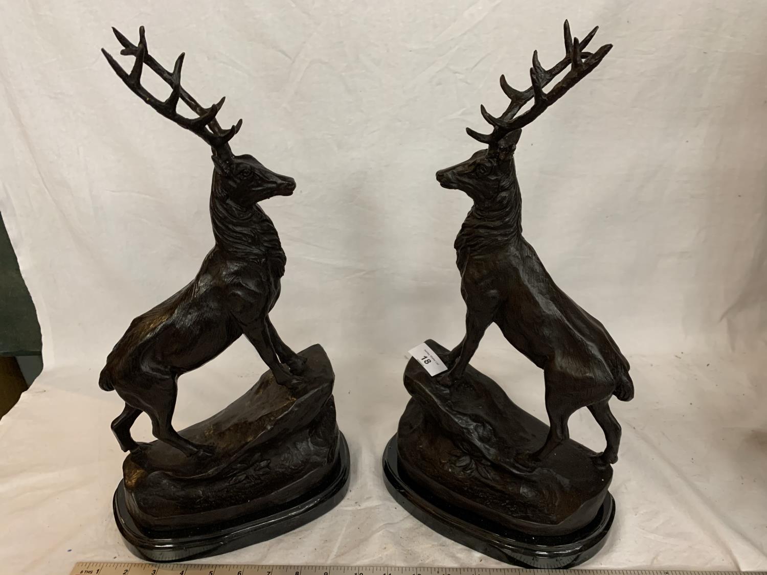 AN IMPRESSIVE PAIR OF LARGE BRONZE STAGS ON SOLID MARBLE BASES AFTER MOIGNIEZ 44CM - Image 2 of 6