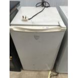 A DAEWOO FRIDGE, BOTTOM BASKET MISSING, RUST ON INNER FRAME, WORKING ORDER