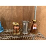 FOUR ITEMS TO INCLUDE TWO COPPER AND BRASS JUGS, PEWTER TANKARD AND A TOASTING FORK