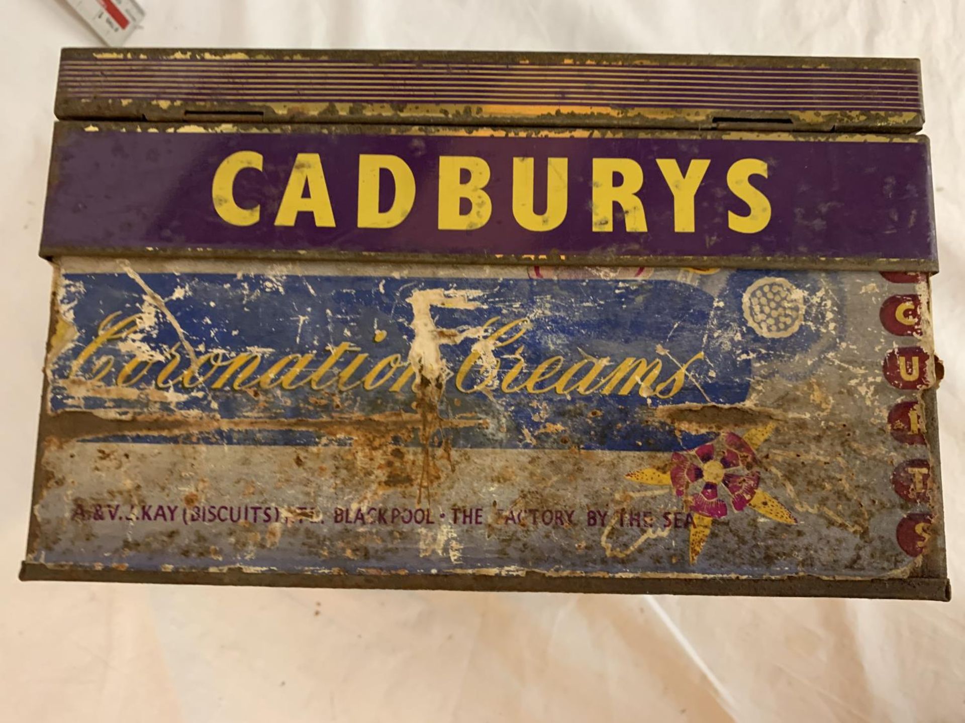 AN ORIGINAL VINTAGE 'CADBURYS CHOCOLATE BISCUITS - Image 8 of 8