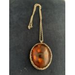 A LARGE AMBER AND WHITE METAL NECKLACE POSSIBLY SILVER