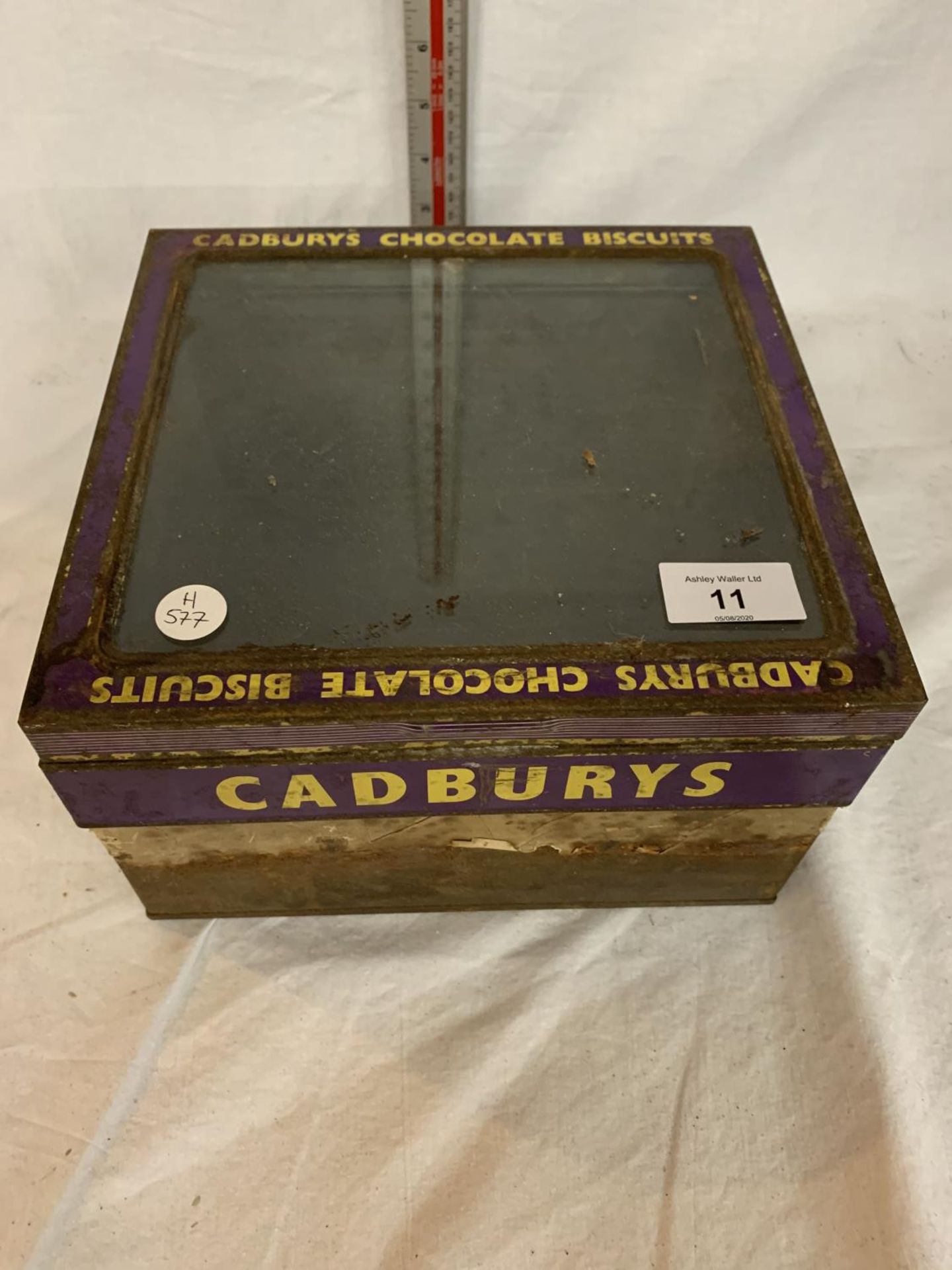 AN ORIGINAL VINTAGE 'CADBURYS CHOCOLATE BISCUITS - Image 2 of 8