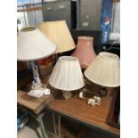 FIVE MIXED TABLE LAMPS, ALL IN WORKING ORDER