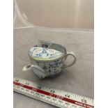 AN ORIENTAL BLUE AND WHITE FEEDING CUP