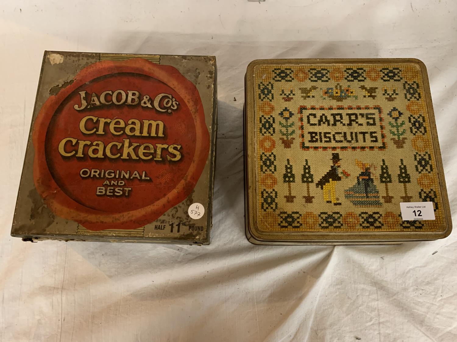 TWO ORIGINAL VINTAGE TINS TO INCLUDE JACOBS CREAM CRACKERS AND CARR'S BISCUITS