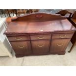 A MAHOGANY SIDEBOARD WITH THREE DOORS AND THREE DRAWERS