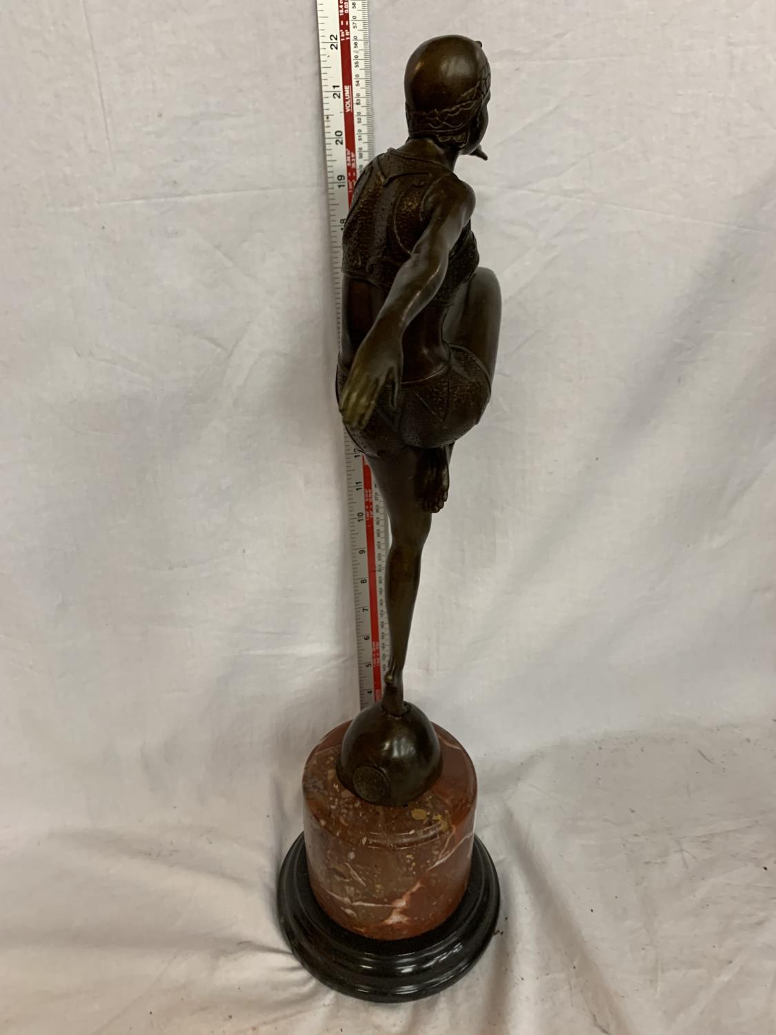 AN ART DECO STYLE BRONZE DANCING LADY ARMS OUT FIGURE ON A MARBLE BASE 52CM - Image 3 of 6