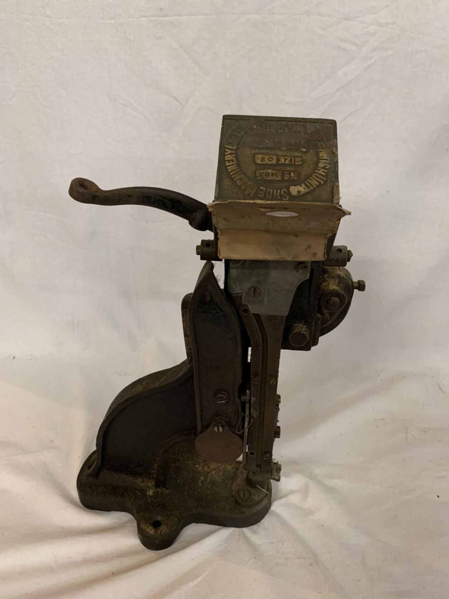 'THE BRITISH UNITED SHOE MACHINERY CO LTD' MACHINE NO 3482 SIZE 2