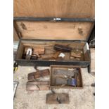 A VINTAGE JOINERS CHEST AND CONTENETS TO INCLUDE PLANES, STONES ETC