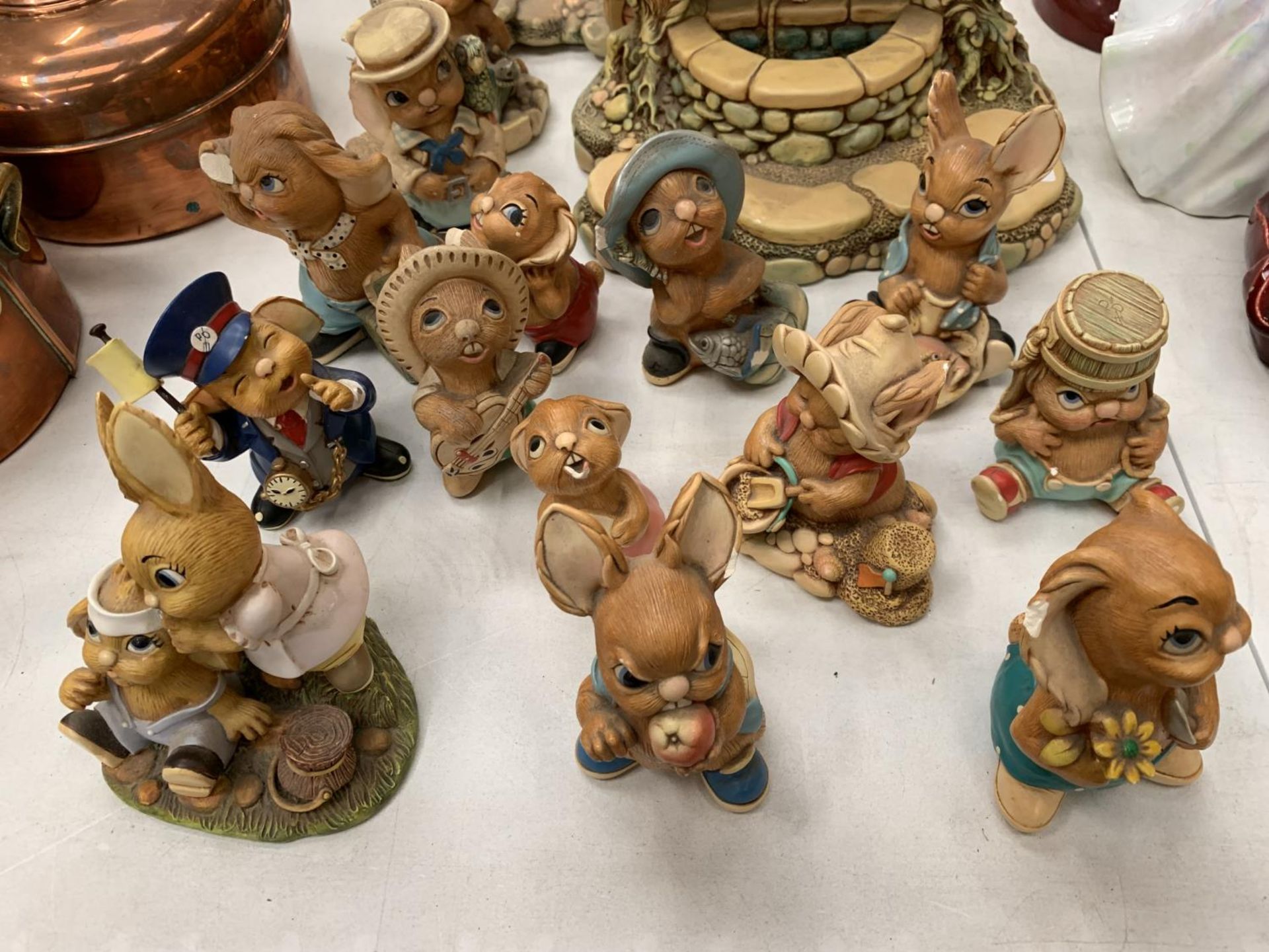 A LARGE COLLECTION OF PENDELFIN RABBIT POTTERY FIGURES AND STANDS - Image 3 of 6