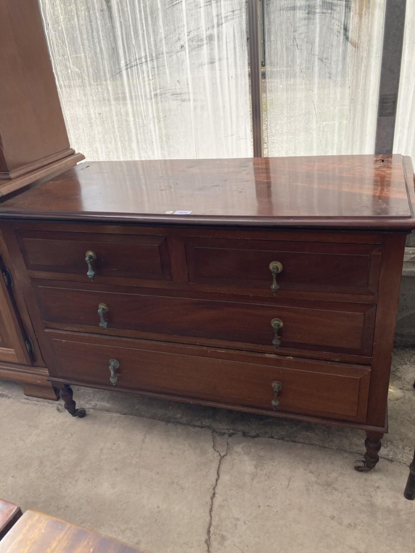A MAHOGANY DRESSER BASE WITH TWO LONG AND TWO SHORT DRAWERS
