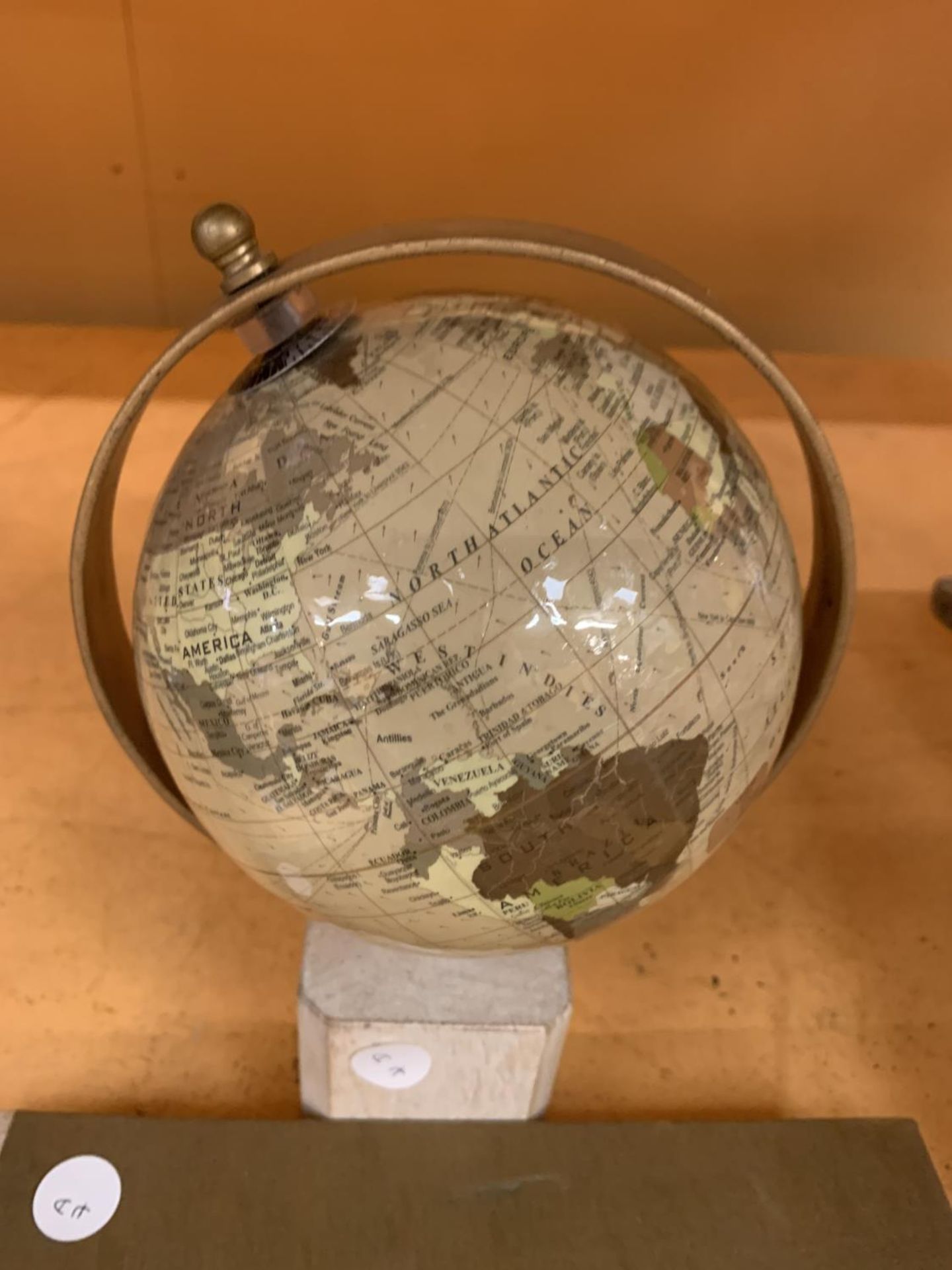 A VINTAGE STYLE DESK WORLD GLOBE ON STAND METAL ARCH 25CM AND A LIVING WORLD OF ANIMALS BOOK - Image 3 of 6