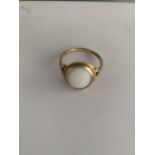 A 9 CARAT GOLD RING