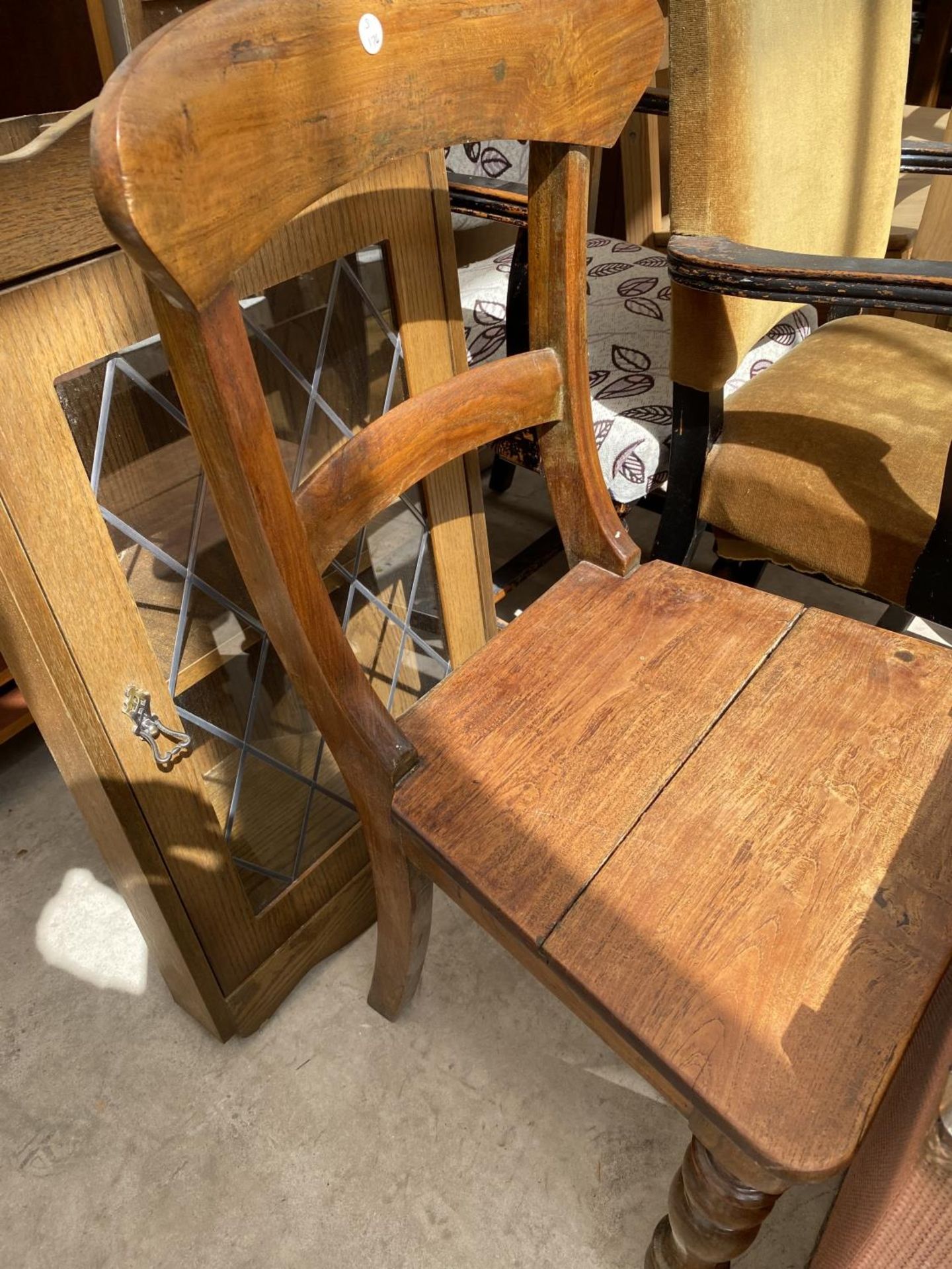 A LLOYD LOOM STYLE LINEN BOX, A MAHOGANY DINING CHAIR AND AN OAK FLAT FRONT CORNER CUPBOARD - Image 3 of 4