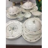 A FOURTEEN PIECE COLLECTION OF MIXED BONE CHINA TO INCLUDE PLATES, TUREENS, JUGS ETC.