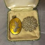 A YELLOW ENAMEL THAI SILVER PENDANT, WHITE METAL FILIGREE PENDANT ETC, APPROX TOTAL GROSS WEIGHT