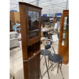 AN OAK CORNER CABINET WITH LOWER DOOR AND UPPER GLAZED PANEL DOOR