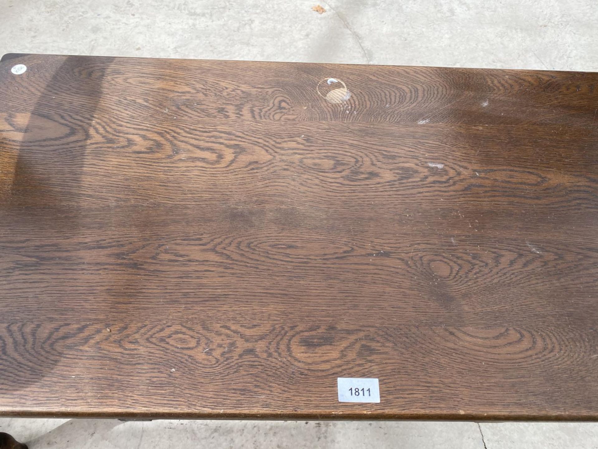 AN OAK COFFEE TABLE - Image 2 of 3