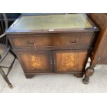 A MAHOGANY CABINET WITH ONE DOOR, ONE DRAWERS AND GREEN LEATHER TOP