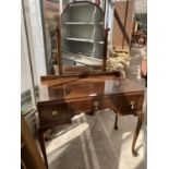 A WARING & GILLOWS MAHOGANY DRESSING TABLE ON CABRIOLE SUPPORTS WITH THREE DRAWERS AND UPPER MIRROR