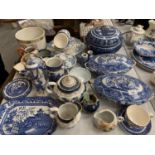 A COLLECTION OF CERAMICS TO INLCUDE BLUE AND WHITE WARE