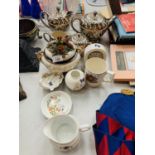 A QUANTITY OF POTTERY TO INCLUDE A SADLER TEA SET, AYNSLEY ETC