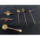 FIVE PIN BROOCHES AND A MUSTARD SPOON SILVER