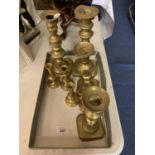 EIGHT VARIOUS SIZED BRASS CANDLESTICKS