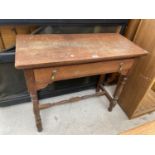 AN EARLY 20TH CENTURY OAK CONSOLE TABLE WITH SINGLE DRAWER