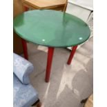 A GREEN AND RED TABLE