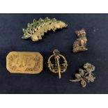 FIVE COSTUME JEWELLERY BROOCHES