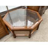 AN OCTAGONAL MAHOGANY COFFEE TABLE WITH GLASS TOP AND LOWER SHELF
