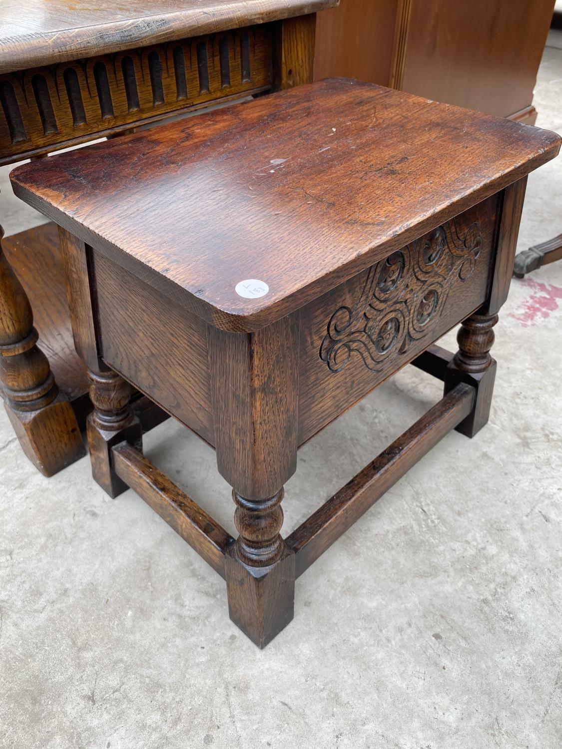 A SQUARE OAK SIDE TABLE WITH LOWER SHELF AND AN OAK STOOL WITH HINGED TOP - Image 4 of 5