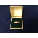 AN 18 CARAT YELLOW GOLD WEDDING BAND - 4.4 GRAMS, RING SIZE P