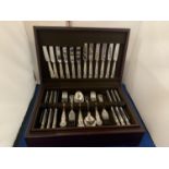 AN ARTHUR PRICE KINGS DESIGN MAHOGANY CASED CANTEEN OF CUTLERY (DAMAGE TO CASE)