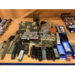 A LARGE COLLECTION OF HORNBY 00 GUAGE RAILWAY TO INCLUDE TRACK, POINTS, CONTROLLERS, ENGINES,