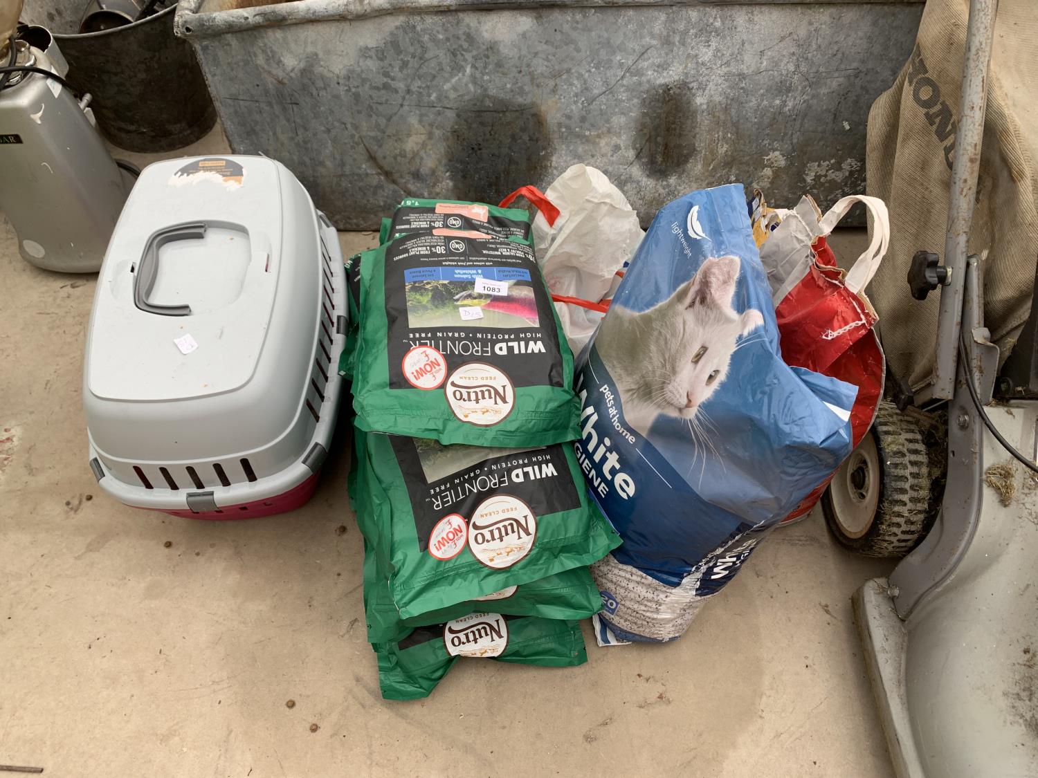 A QUANTITY OF PET FOOD AND LITTER TOGETHER WITH A PET CARRIER
