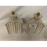 A PAIR OF CHINESE PORCELAIN LIDDED TEA CADDYS WITH GILT FLORAL DECORATION 14CM