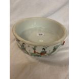 AN ANTIQUE 19TH CENTURY CHINESE PORCELAIN FAMILLE ROSE FIGURAL TUREEN/ OPEN BOWL