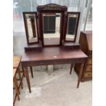 AN INLAID MAHOGANY DRESSING TABLE WITH TWO LOWER AND TWO UPPER DRAWERS, THREE SECTION MIRROR AND