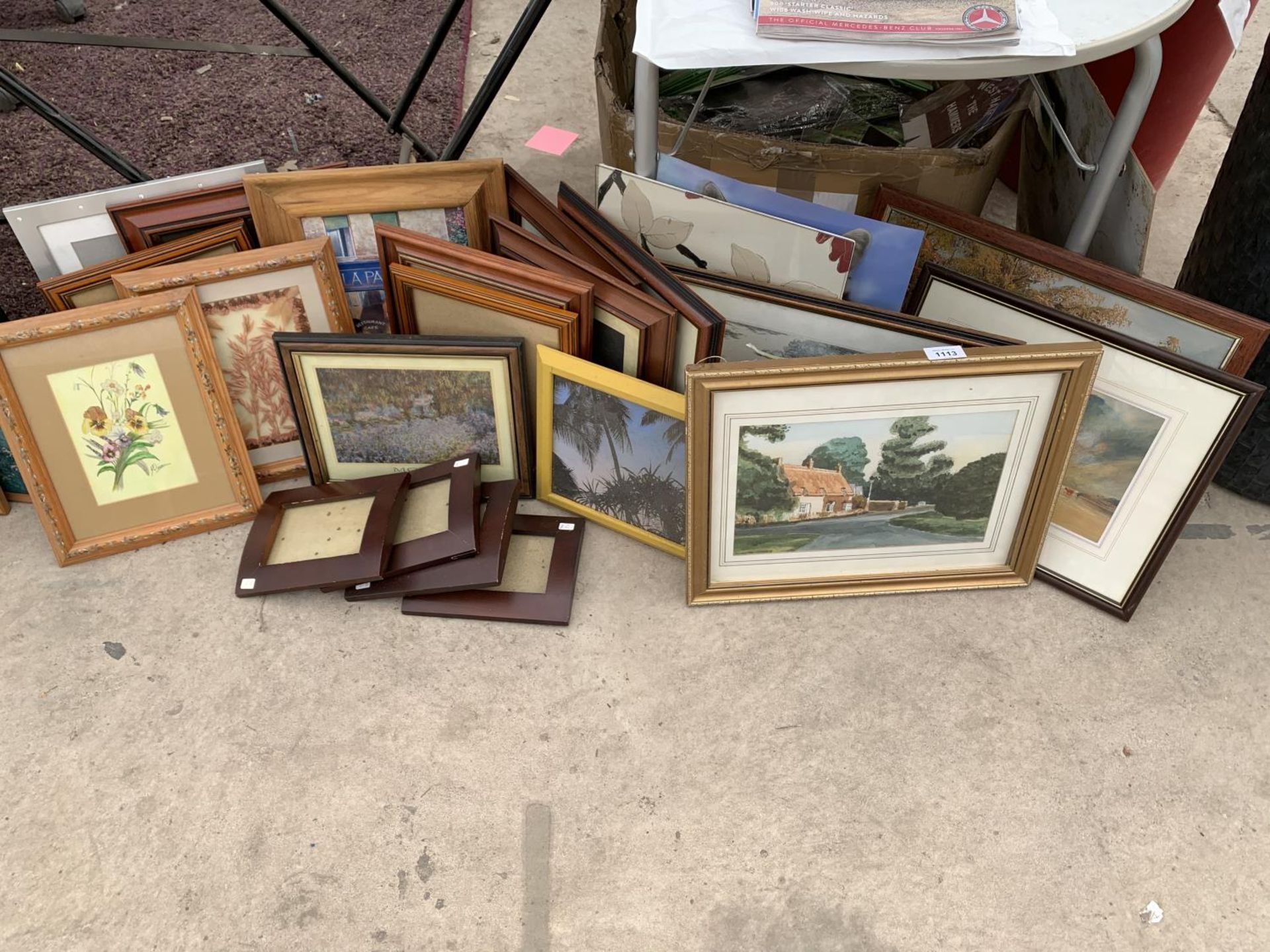 A LARGE COLLECTION OF VARIOUS FRAMED PICTURES AND FRAMES